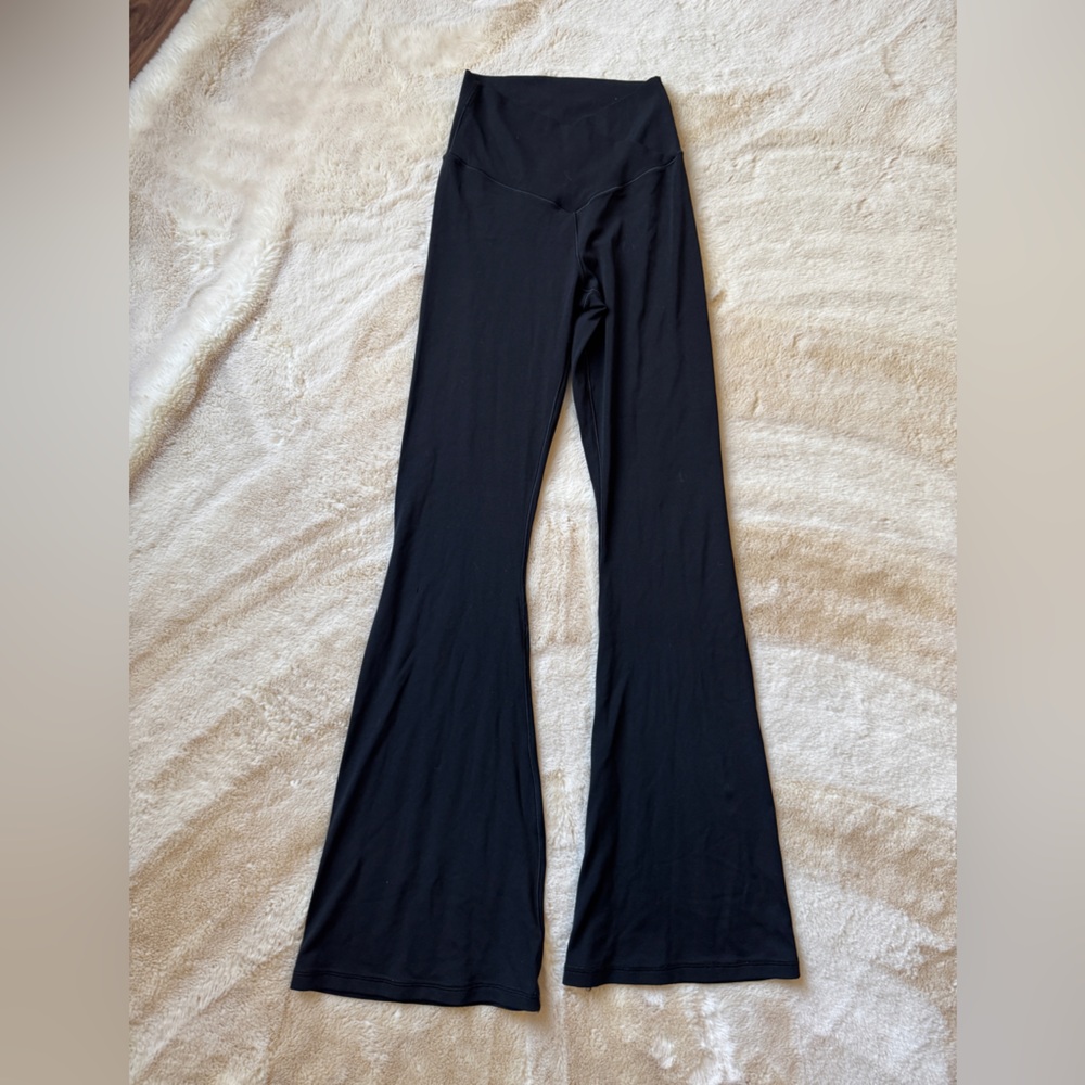 Offline by Aerie. Hi-Rise flare. Size M.